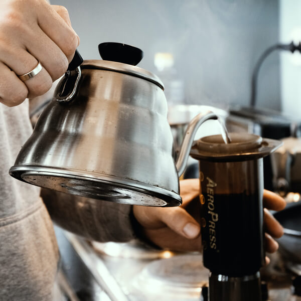 Jak zaparzyć kawę w Aero Pressie?